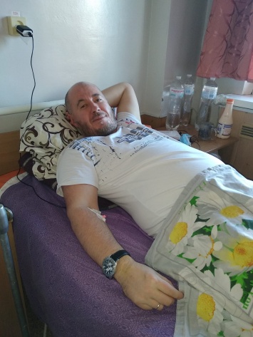 В Днепре известный журналист борется с осложнениями после инсульта