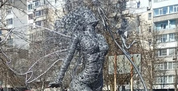 В Бердянске появилась оригинальная скульптура феи