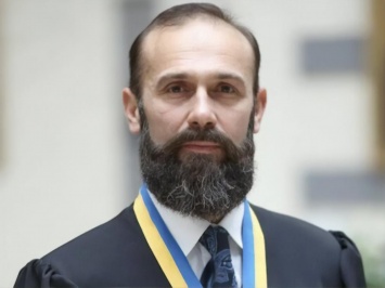 Судья Емельянов заявил, что его увольнение незаконно