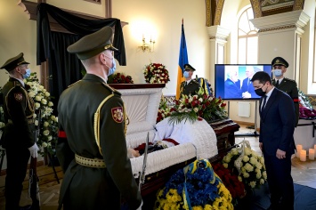 Зеленский простился с "отцом" украинской дипломатии Анатолием Зленко (фото)