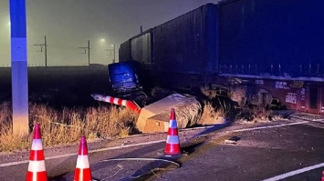 В Бельгии поезд протаранил фуру: погиб водитель-украинец