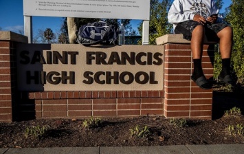Подростков исключили из школы из-за "расистского" средства от угрей