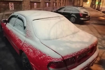 Зима не прощается: в Днепре в начале марта выпал снег