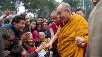 Далай-лама привился от коронавируса "украинской" вакциной (видео)