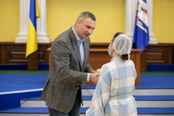 Виталий Кличко вручил выдающимся киевлянам государственные награды