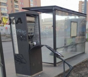 В Харькове вандалы разгромили несколько терминалов E-ticket