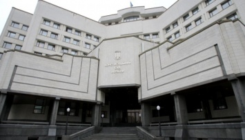 КСУ перешел к закрытому рассмотрению дела относительно конституционности закона о тергромадах