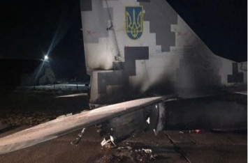 На территории в/ч в Василькове пьяный военный протаранил на легковушке МиГ-29