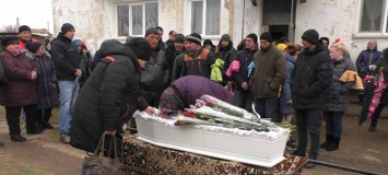 Шокирующий инцидент во время похорон убитой девочки на Херсонщине, подробности