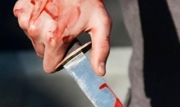 В Запорожье прохожие спасали мужчину, которого пырнули ножом во время драки, - соцсети
