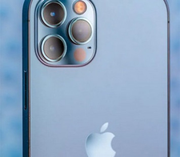 Apple показала, насколько смартфон iPhone 12 водонепроницаемый и прочный
