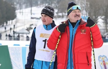 Соперник Лукашенко в лыжной гонке трижды "случайно" падал на финише