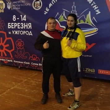 Две криворожанки стали победительницами чемпионата Украины по боксу