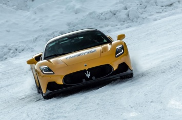 Maserati показала возможности суперкара MC20 на заснеженной дороге (ВИДЕО)