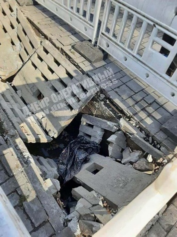В Днепре на набережной вандалы сломали фонтан
