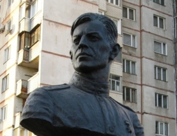 В Харькове разбили памятник советским воинам (фото)