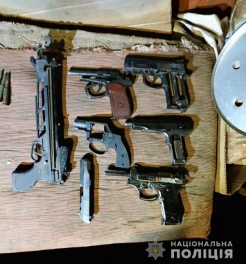 На Харьковщине рецидивист изготовлял и ремонтировал огнестрельное оружие у себя на даче, - ФОТО
