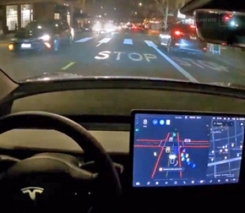Tesla на автопилоте проехалась по ночному Сан-Франциско