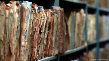 Конец эпохи: документы "штази" отправляются в архив