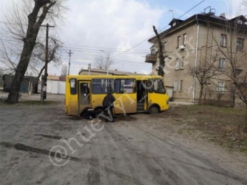 На Северном маршрутка утонула на грунтовой дороге (ФОТОФАКТ)