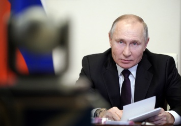 Путин отменил возрастные ограничения для ряда госслужащих
