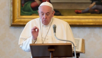 Папа Франциск урезал зарплату кардиналам из-за пандемии