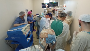 В Днепропетровской областной детской больнице провели уникальную операцию по удалению опухоли у новорожденного ребенка