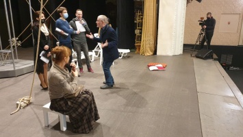 В запорожском театре репетируют историю о супружеской измене