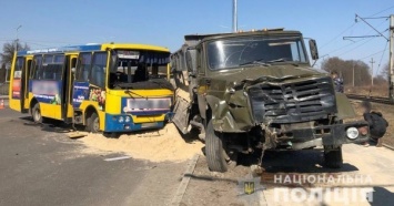 В Луцке маршрутка врезалась в грузовик, пострадали пассажиры (ФОТО, ВИДЕО)