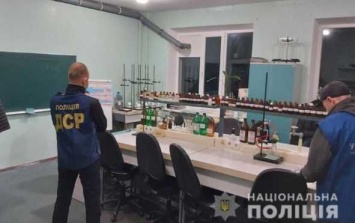 На Полтавщине пресекли деятельность преступной группы, которая сбывала наркотики через интернет