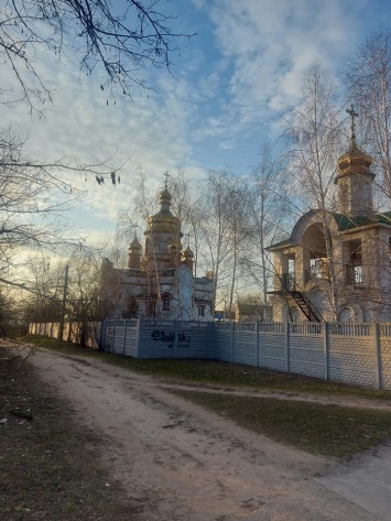 Днепрян призывают благоустроить территорию возле храма Андрея Первозванного