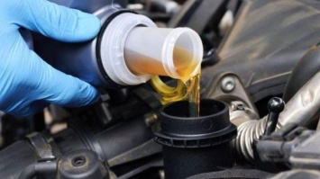 Водителям объяснили, нужно ли менять масло в автомобиле после зимы