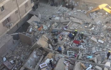 В Каире из-под рухнувшего жилого дома достали тела погибших