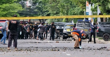 При взрыве в католической церкви в Индонезии ранены 14 человек