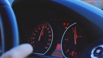 С 1 апреля в Киеве меняют скоростные ограничения: где можно ехать быстрее
