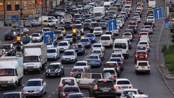 В четверг в Киеве на семи улицах отменят ограничение скорости до 50 км/ч