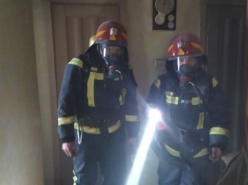 В Одесской области во время пожара в квартире женщина упала с восьмого этажа и погибла - ГСЧС