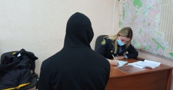 Полиция пригласила к себе юношу, который мочился в Харьковском метро