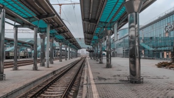 В «ДНР» собрались запускать поезда на Москву и показали разрушенный ж/д вокзал
