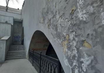Снова нужна реставрация: как выглядит Потемкинская лестница после зимы