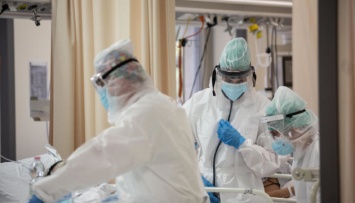 Всех медработников Италии обязали пройти COVID-вакцинацию
