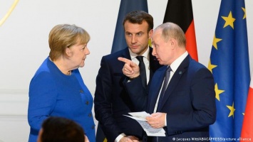 Комментарий: Меркель-Макрон-Путин, или Сеанс односторонней связи