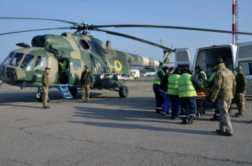В Киев вертолетом доставили военного в тяжелом состоянии, - ФОТО