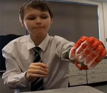 Учитель из Великобритании напечатал на 3D-принтере протез для своего ученика