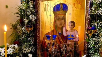 На Закарпатье в монастыре УПЦ замироточила икона Богородицы