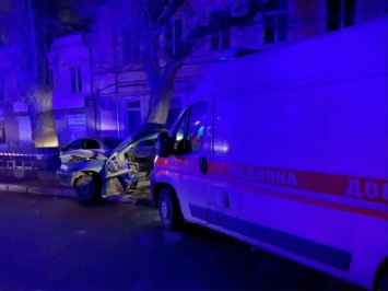В Одессе в ДТП попала скорая, есть пострадавший - полиция