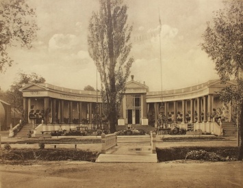 В сети показали фото выставки, проходившей в Днепре в 1910 году