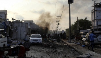 По меньшей мере 10 человек погибли в результате нападения смертника в столице Сомали