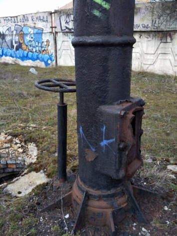 Днепровские исследователи обнаружили дореволюционную паровозную колонку: фото