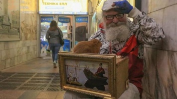 "Быть добру": в харьковском метро выступает шарманщик с кролем, - ВИДЕО